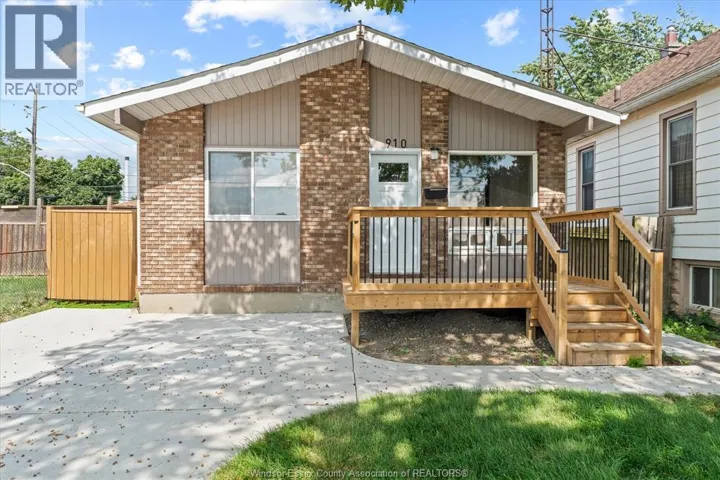 910 ST. LUKE, Windsor, Ontario N9J3J7