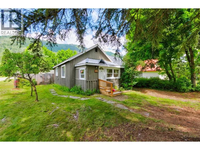 124 SAYWARD Avenue, Salmo, British Columbia V0G1Z0