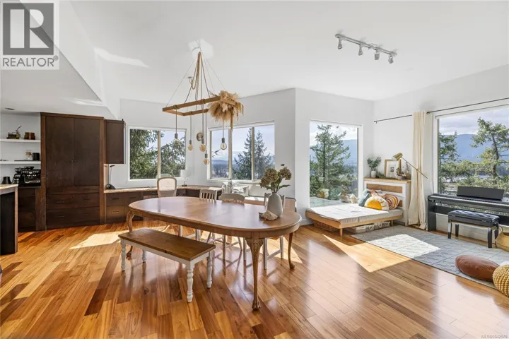 340 Summit Dr, Nanaimo, British Columbia V9T5R2