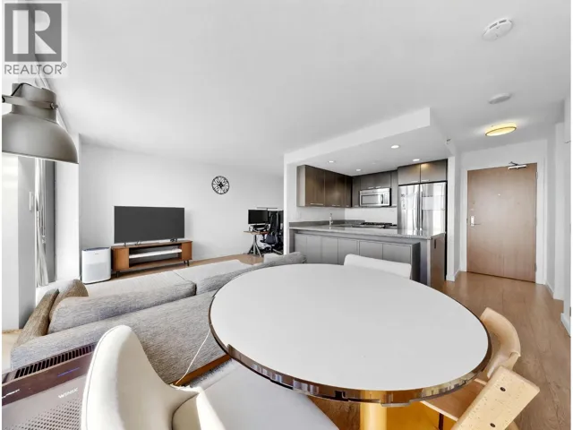 1802 2232 DOUGLAS ROAD, Burnaby, British Columbia V5C0G9