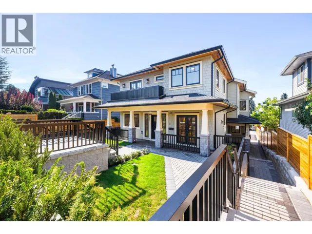 265 W 6TH STREET, North Vancouver, British Columbia V7M1K7