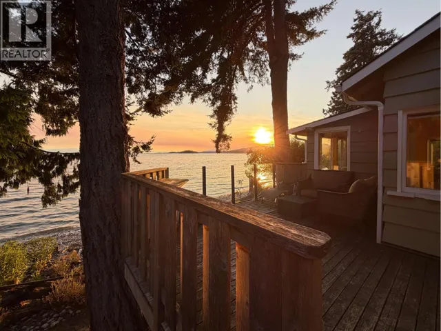 4861 SUNSHINE COAST HIGHWAY, Sechelt, British Columbia V7Z0B6