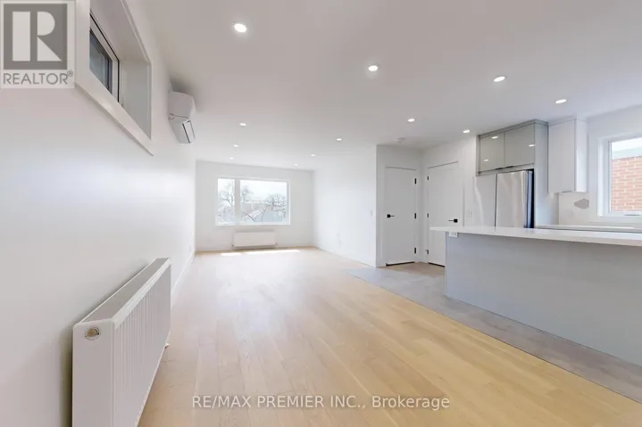 2 (UPPER) - 148 LAMBTON AVENUE, Toronto (Rockcliffe-Smythe), Ontario M6N2S9