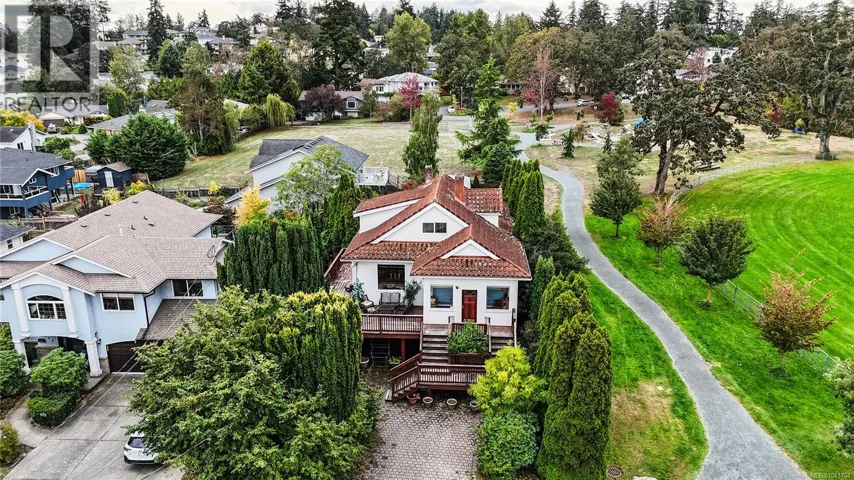 1295 Santa Rosa Ave, Saanich, British Columbia V8Z2V5