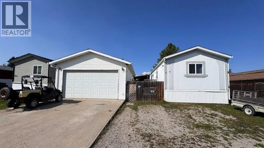 27, 5211 55 Avenue, Rocky Mountain House, Alberta T4T1M8