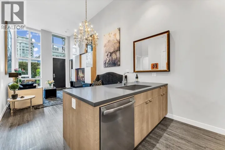 1762 ONTARIO STREET, Vancouver, British Columbia V5T0G2