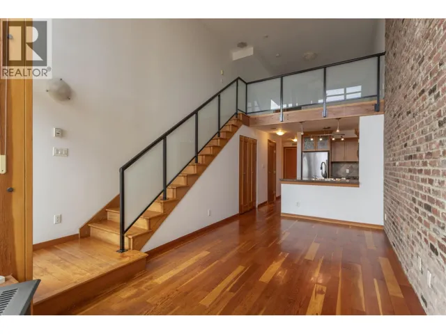217 10 RENAISSANCE SQUARE, New Westminster, British Columbia V3M7B1