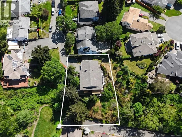 1071 Hyacinth Ave, Saanich, British Columbia V8Z2S7