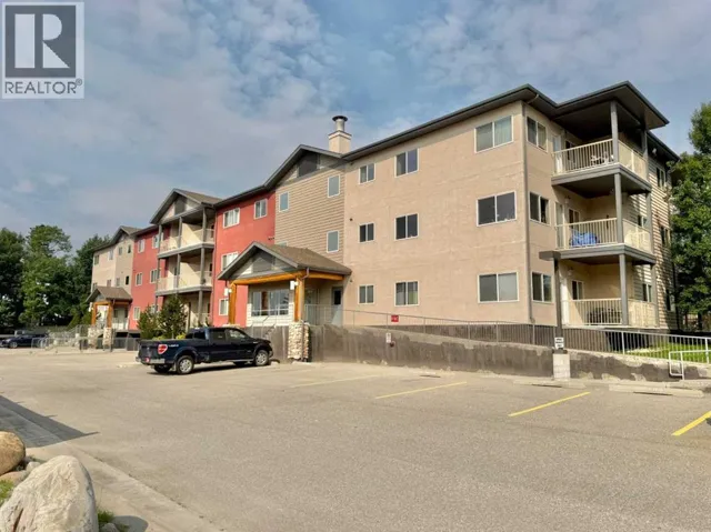 305, 109 Seabolt Drive, Hinton, Alberta T7V1K2