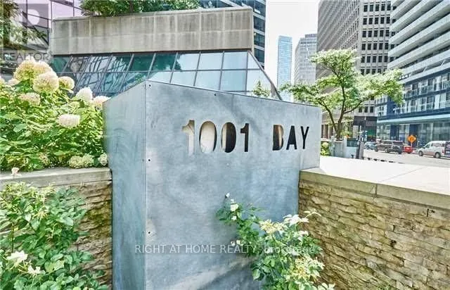 919 - 1001 BAY STREET, Toronto (Bay Street Corridor), Ontario M5S3A6