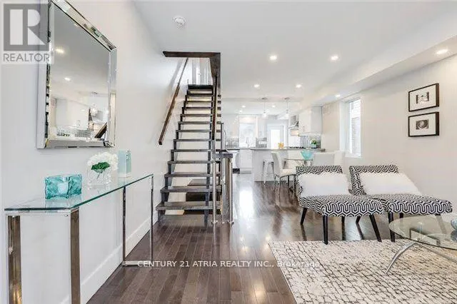 51 WEST LYNN AVENUE, Toronto (Woodbine Corridor), Ontario M4C3V9