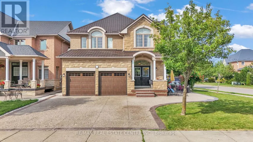 2 JANETVILLE STREET, Brampton (Bram East), Ontario L6P2A3