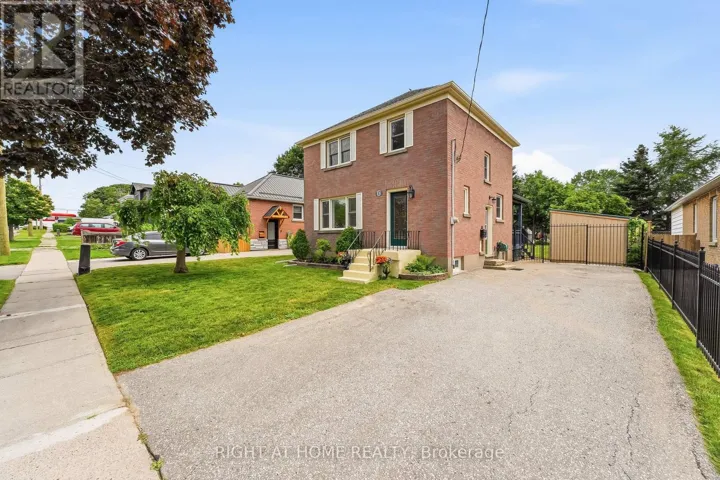 11 CLOVELLY STREET, Port Hope, Ontario L1A2J4