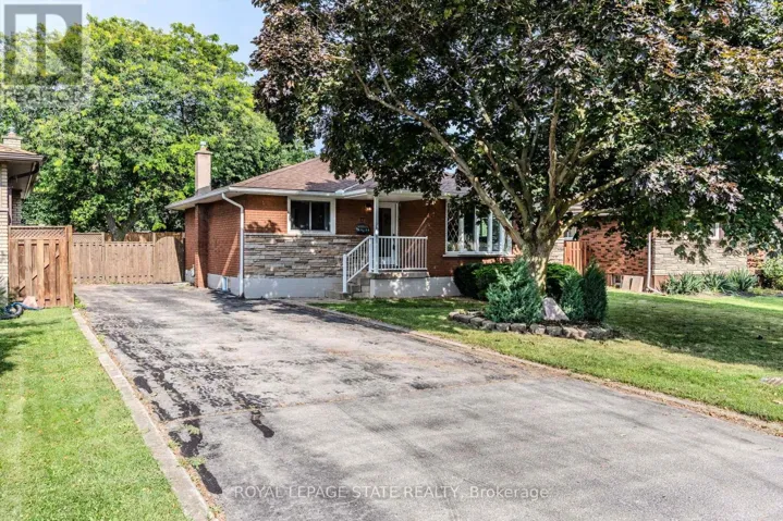 17 WOODSVIEW AVENUE, Grimsby (Grimsby Beach), Ontario L3M3S5