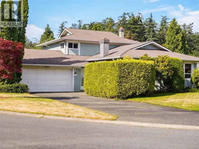 4813 Sunnygrove Pl, Saanich, British Columbia V8Y2V8