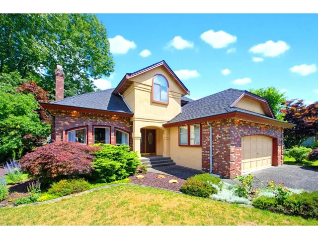 10482 ASHDOWN PLACE, Surrey, British Columbia V4N1W6