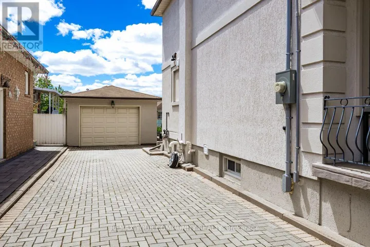 71 HAWMAN AVENUE, Vaughan (Vaughan Grove), Ontario L4L1S3