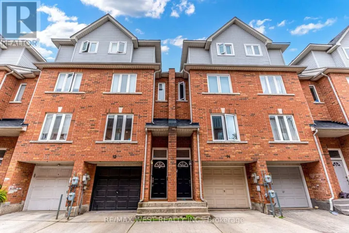 12 GROGAN MEWS, Toronto (Dovercourt-Wallace Emerson-Junction), Ontario M6G4J9