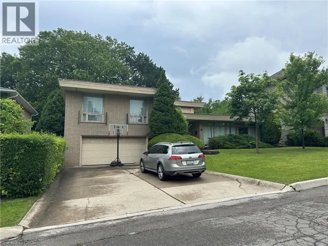 11 WILMONT Court, Hamilton, Ontario L8S2T1