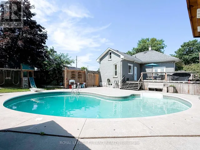 12 EAST AVENUE, St. Thomas, Ontario N5R3S8