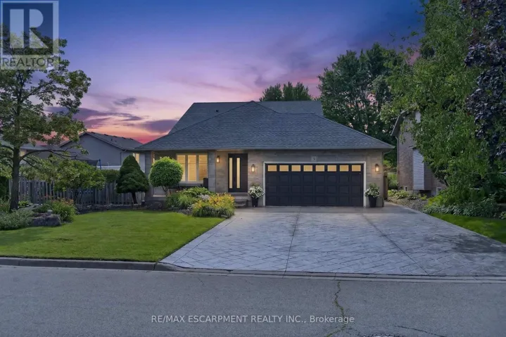 51 CABRIOLET CRESCENT, Hamilton (Ancaster), Ontario L9K1K5