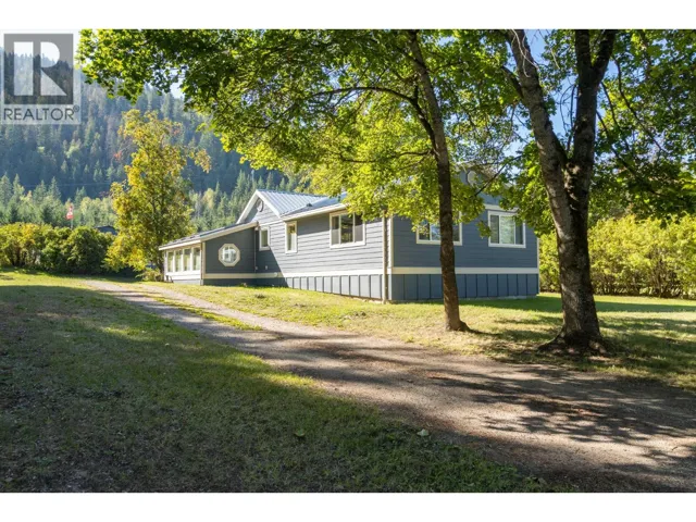 1370 20 Avenue SE, Salmon Arm, British Columbia V1E2C9