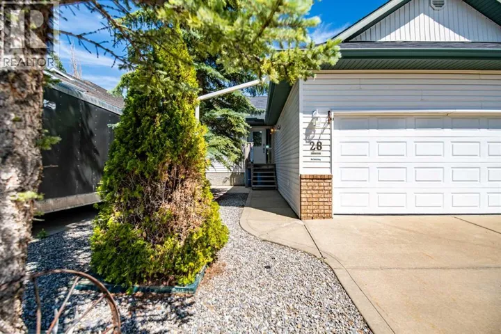 28 Westwood Crescent, Sylvan Lake, Alberta T4S1P6