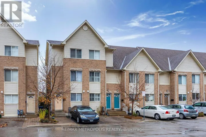 40 - 21 REPLIN ROAD, Toronto (Englemount-Lawrence), Ontario M6A2M8