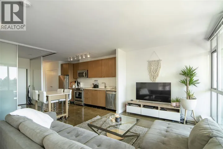 720 221 UNION STREET, Vancouver, British Columbia V6A0B4