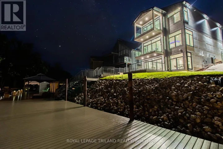 29 SAUBLE RIVER ROAD, Lambton Shores (Grand Bend), Ontario N0M1T0