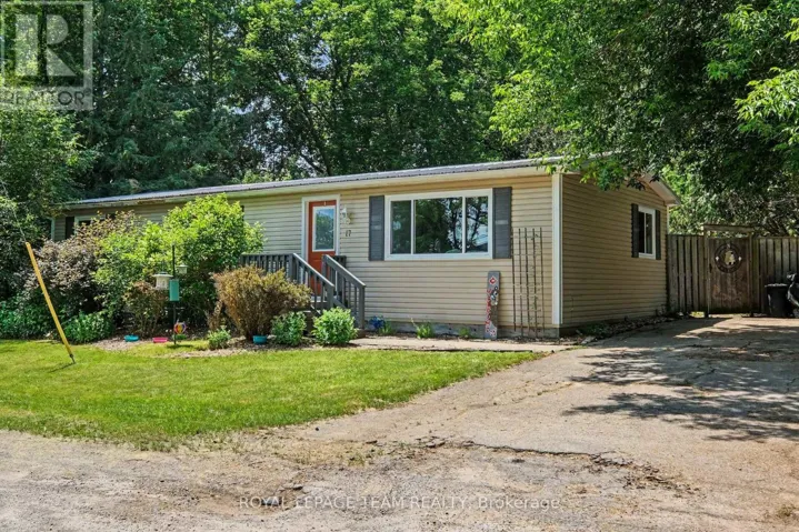 17 CASSELL LANE, Rideau Lakes, Ontario K7A4S5