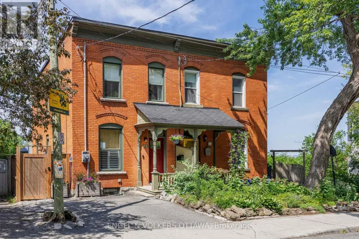 68 UPPER LORNE PLACE, Ottawa, Ontario K1R7G9