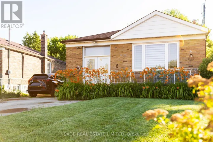 8 LOMBARDY CRESCENT, Toronto (Kennedy Park), Ontario M1K4N8