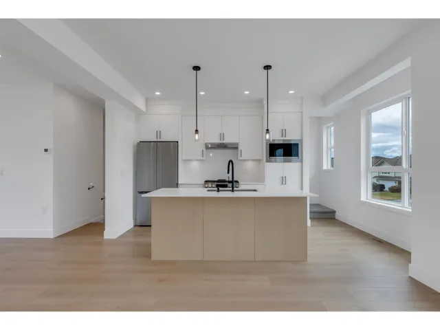 4 30501 ROBIN DRIVE, Abbotsford, British Columbia V2T0M5
