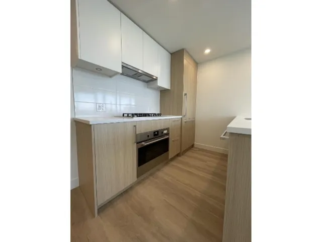 9675 KING GEORGE BOULEVARD, Surrey, British Columbia V3T0T7