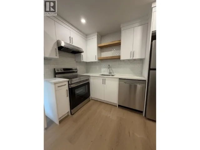 1631 EMERSON COURT, North Vancouver, British Columbia V7H2Y6