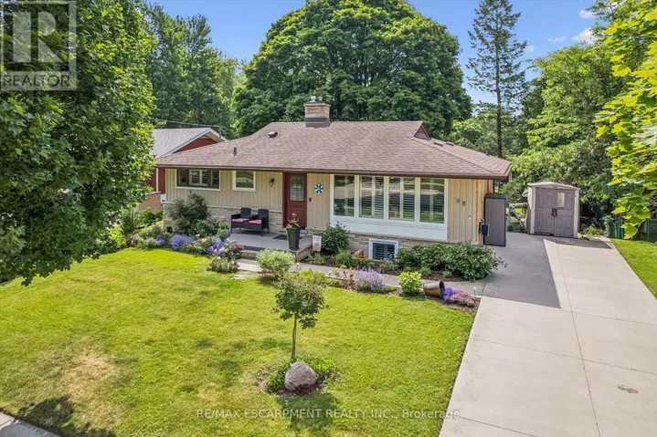 98 STONYBROOK DRIVE, Kitchener, Ontario N2M4L7