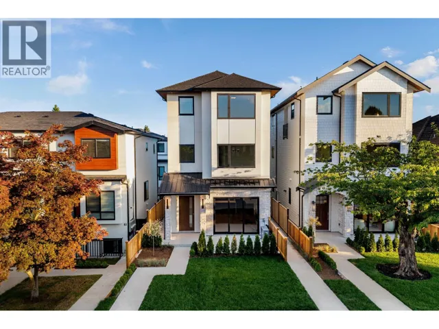 3 6682 NAPIER STREET, Burnaby, British Columbia V5B2C3