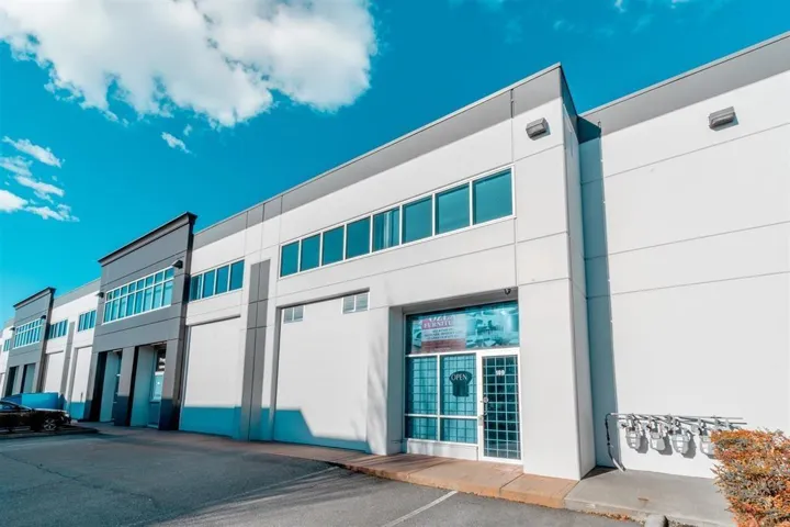 109 18669 52 AVENUE, Surrey, British Columbia V3S8E5