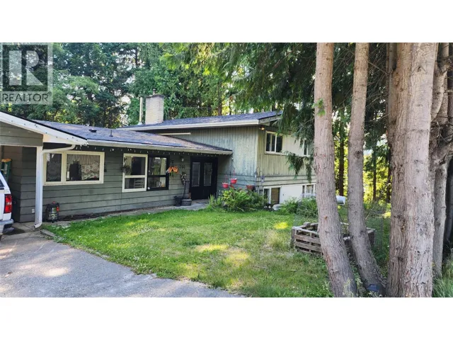 200 5TH NW Street, Nakusp, British Columbia V0G1R0