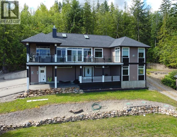 2127 Pleasant Dale Road W, Blind Bay, British Columbia V0E2W1