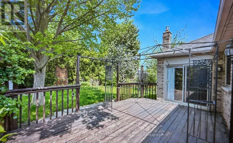 REAR ENTRANCE - 137 GRANT BLIGHT CRESCENT, Newmarket (Bristol-London), Ontario L3Y7W5