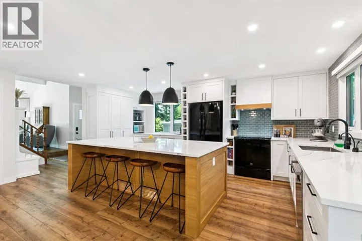 272 Woodfield Road SW, Calgary, Alberta T2W5P6