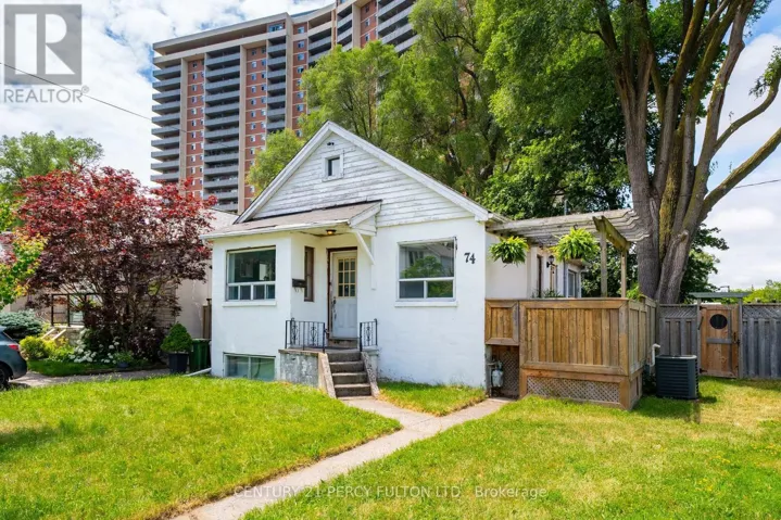 74 ST. DUNSTAN DRIVE, Toronto (Oakridge), Ontario M1L2V5