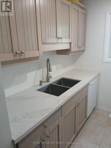 31 - 302 VINE STREET, St. Catharines (Carlton/Bunting), Ontario L2M7M6