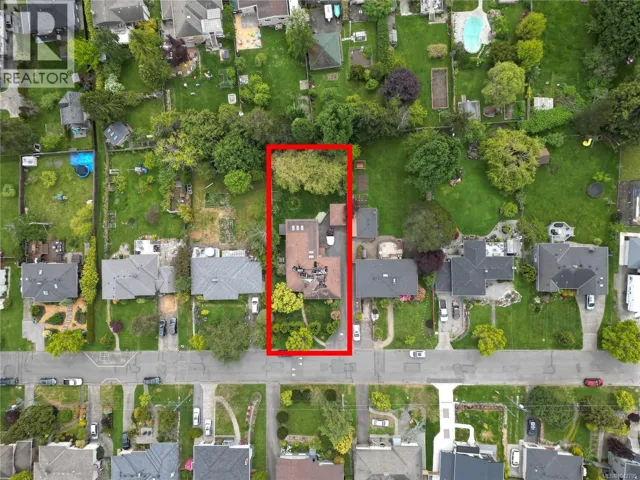 1637 Warren Gdns, Victoria, British Columbia V8S1S9