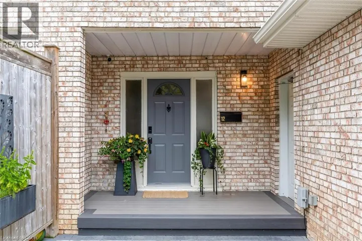 12 WOODS END End, Brantford, Ontario N3R6M8