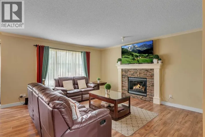105 West Creek Pond, Chestermere, Alberta T1X1H4