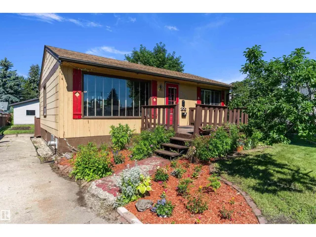 8936 154 ST NW, Edmonton, Alberta T5R1S8