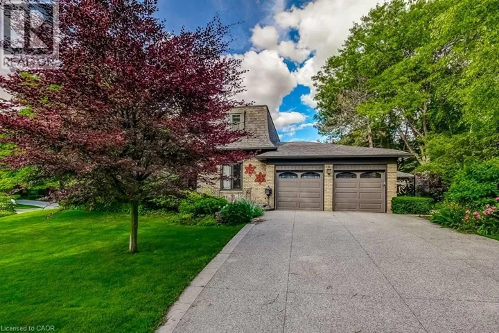 215 BRIAR HILL Crescent, Ancaster, Ontario L9G3M9